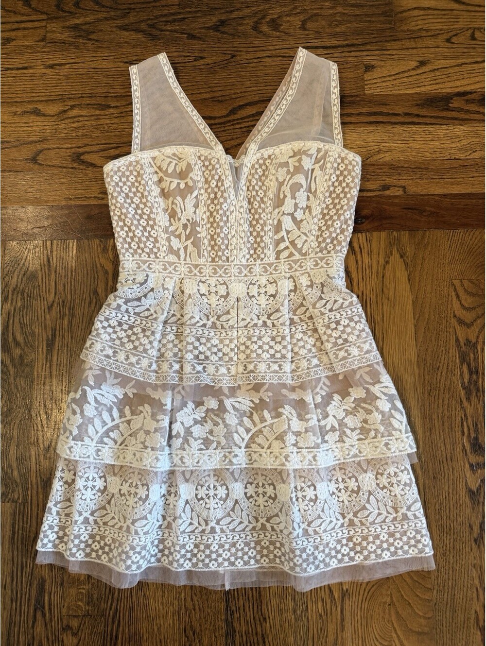 VTG BCBG MAX AZRIA Floral Lace Mesh V-Neck Sleeveless Mini Dress Women’s 4